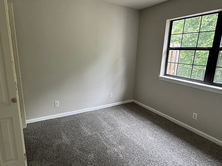 605 W Park St #D — Photo 4