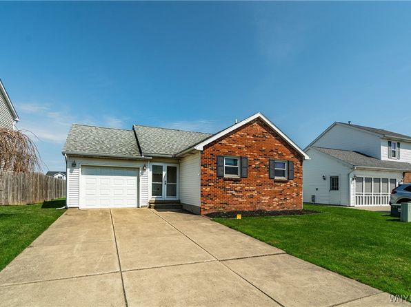 36 Michelle Dr, Lackawanna, NY 14218