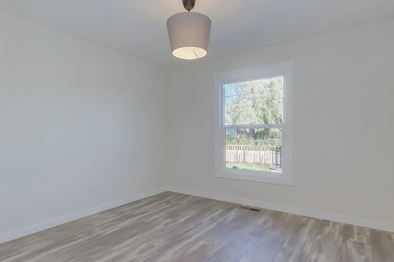 Daphne Way, East Palo Alto — Photo 1