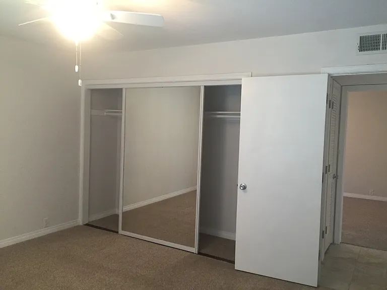 1015 Lakeside Dr — Photo 8