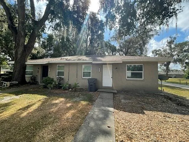 2415 Idlewild St — Photo 1