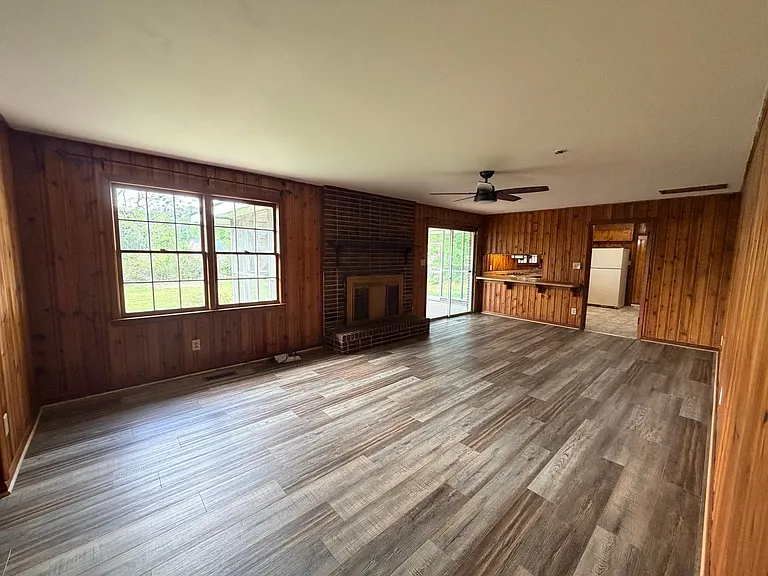1002 W Alden Ave — Photo 38
