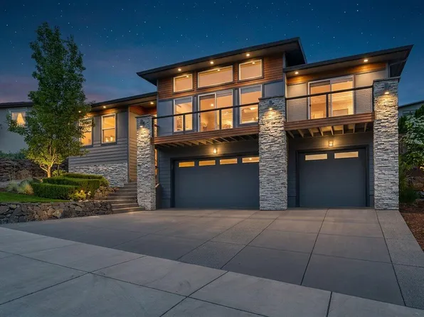 4461 Vista Pointe Dr, Medford, OR 97504