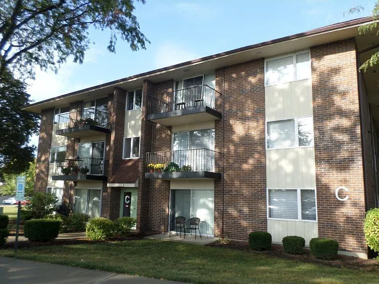 5S100 Pebblewood Ln — Photo 3