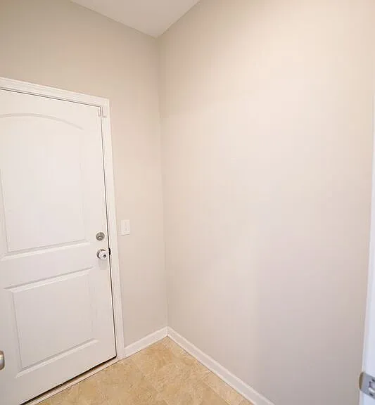 215 Shelton St — Photo 13