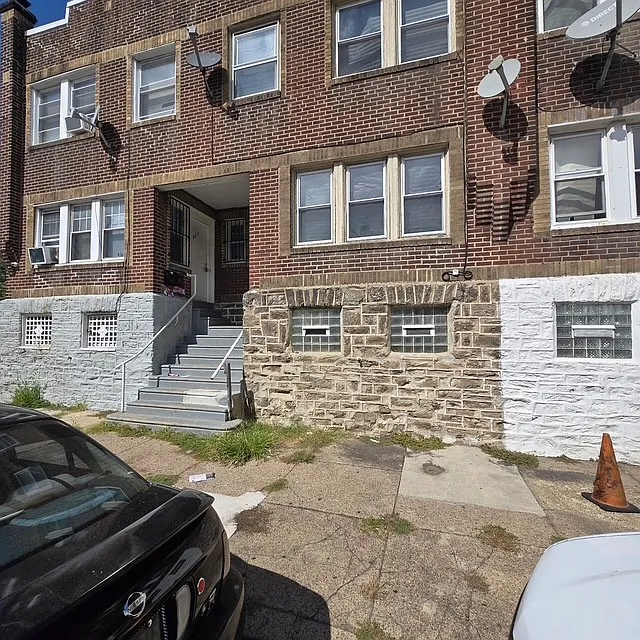 325 W Annsbury St