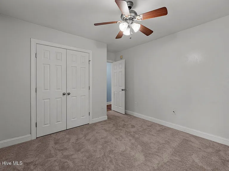 300 Hawks Bluff Dr — Photo 8