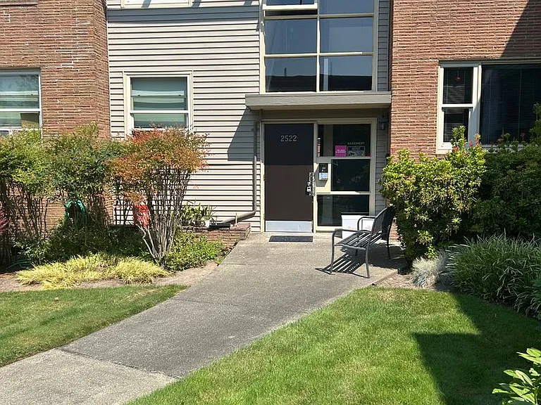 Magnolia Court — Photo 1
