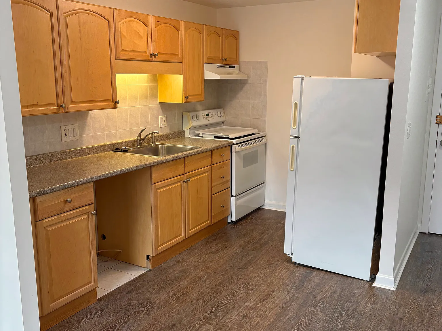 2 bed, 850 sqft, $2,200 — Photo 4