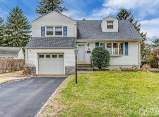 12 Center Pl, Middlesex, NJ 08846