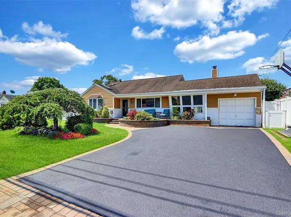 286 E 4th Street, Deer Park, NY 11729