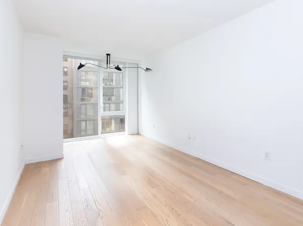 540 West 49th Street image 12 of 12