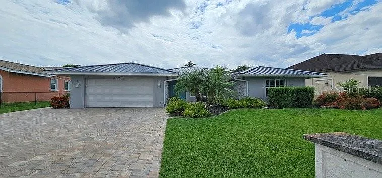 3 bed, 3.0 bath, 2096 sqft, $3,500 — Photo 2