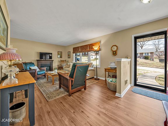 3rd image of 2505 Orchard Ln