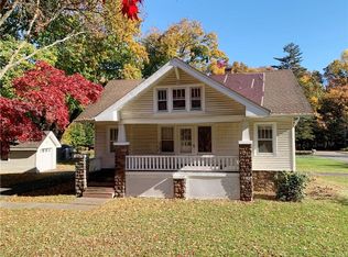 11 Oakwood Rd, Bardonia, NY 10954