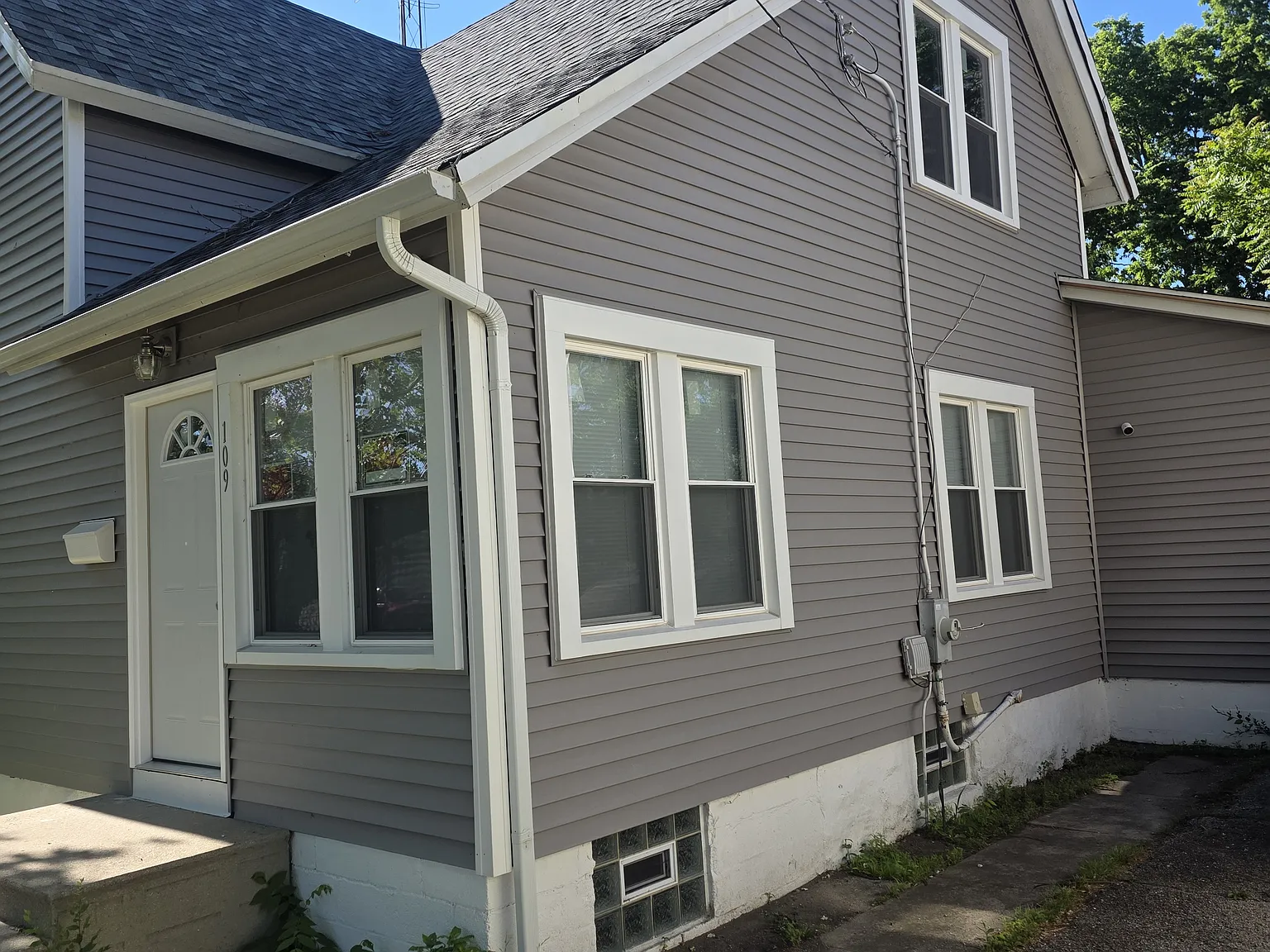 109 Bowen Pl — Photo 2