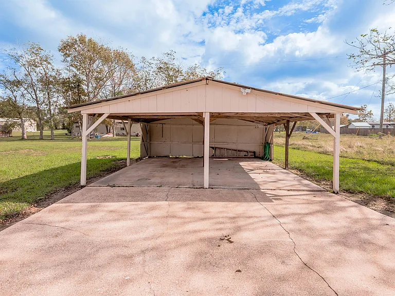 246 FM 405 — Photo 26