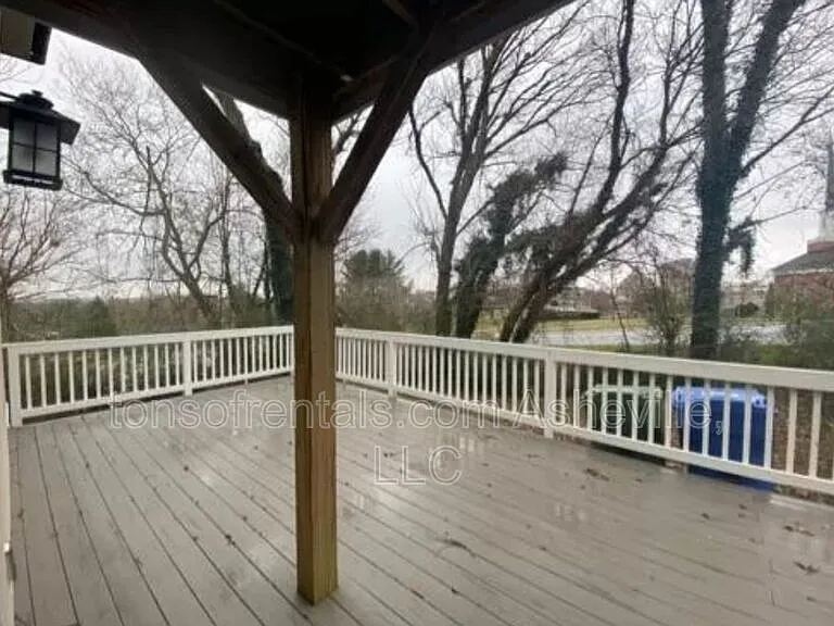 240 S Beaumont St — Photo 22