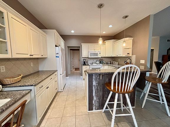 5th image of 2268 Pin Oak Ct NW #91