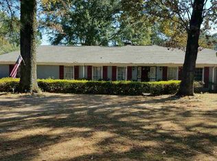 1305 Woodcrest Dr, Jackson, MS 39211