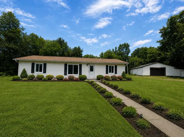 1700 Shipman Rd, Oxford, MI 48371