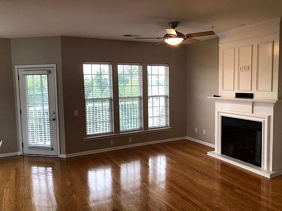 Living room / balcony