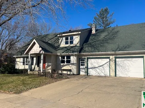 1114 Ridgecrest Dr, Vermillion, SD 57069