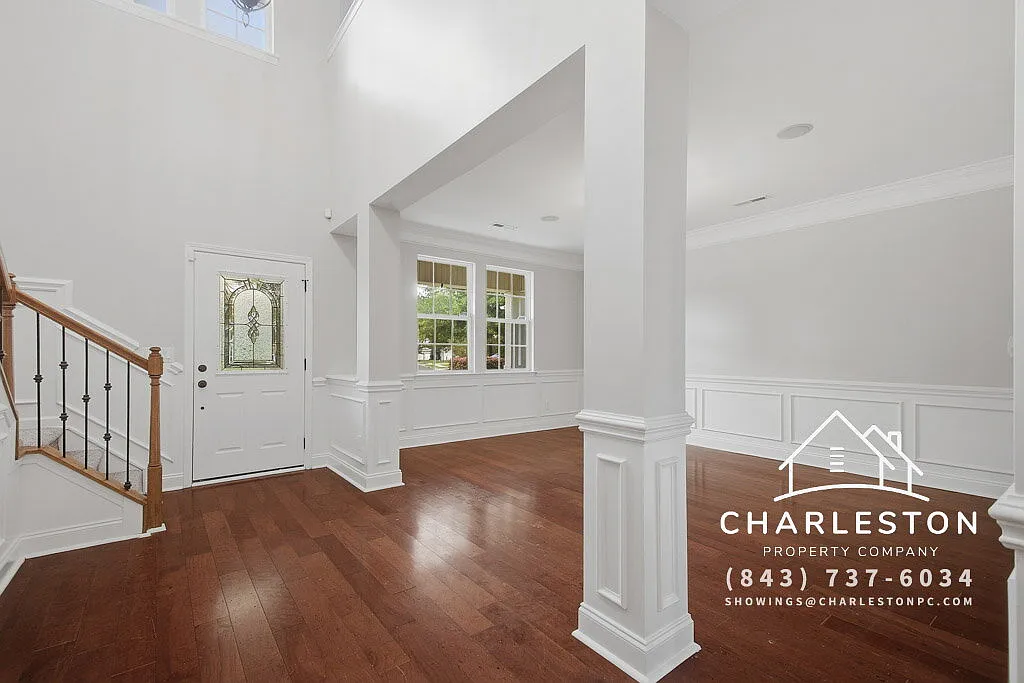 3 bed, 3.0 bath, 2800 sqft, $2,450 — Photo 3