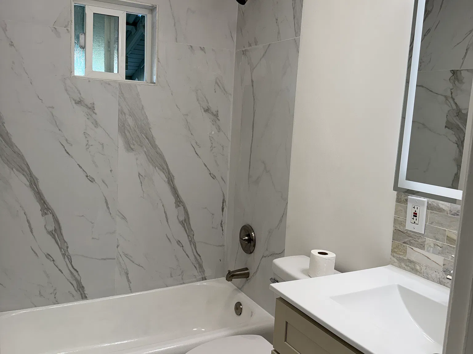 2 bed, 728 sqft, $1,795 — Photo 2