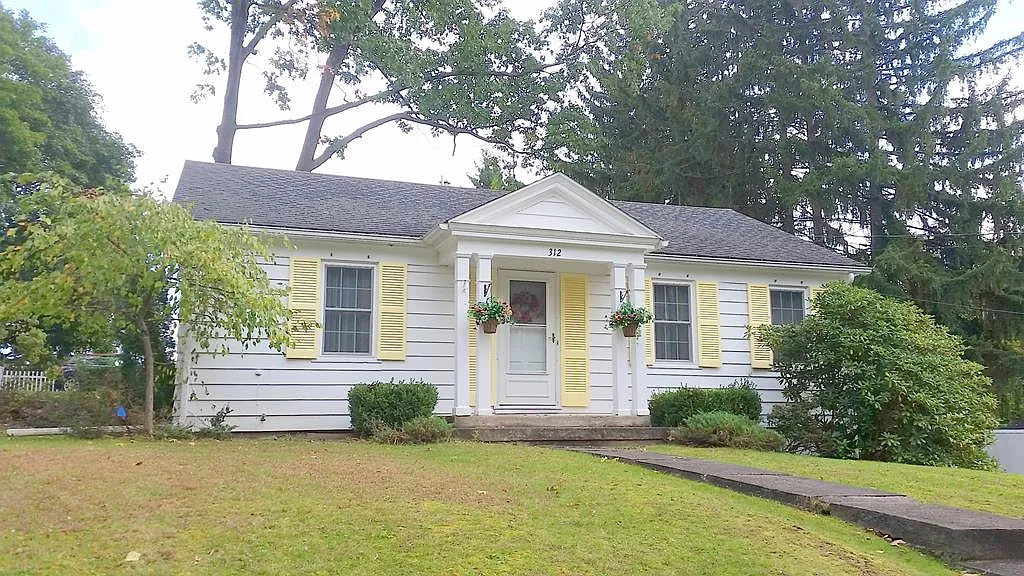 312 Rustic Ave photo 1
