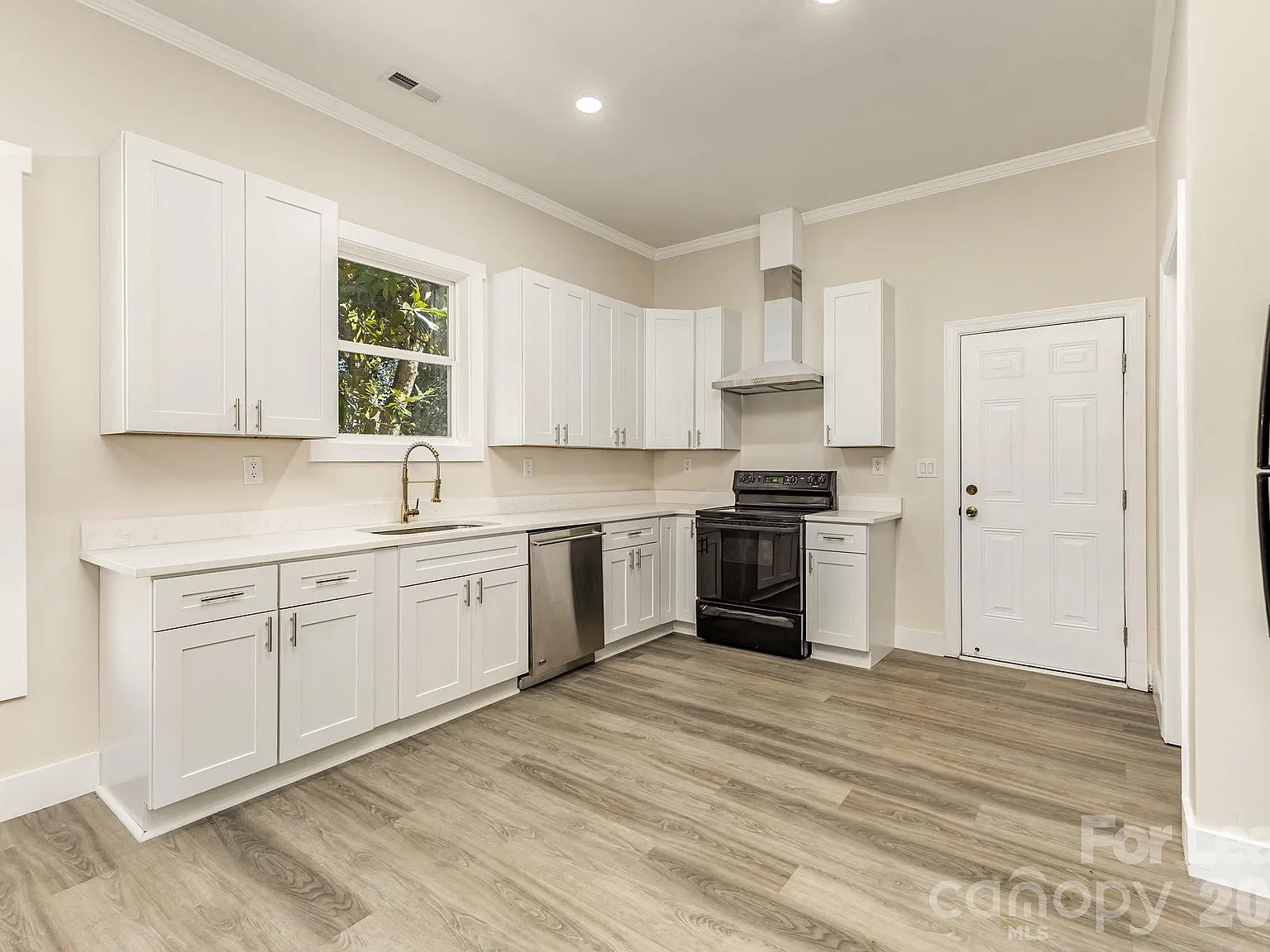 3 bed, 2.0 bath, 1597 sqft, $2,000 — Photo 3