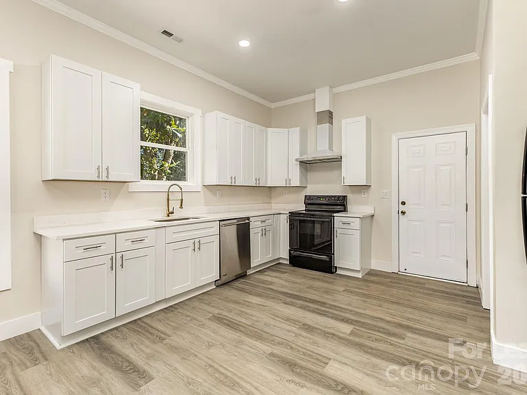 1205 S Lafayette St — Photo 3