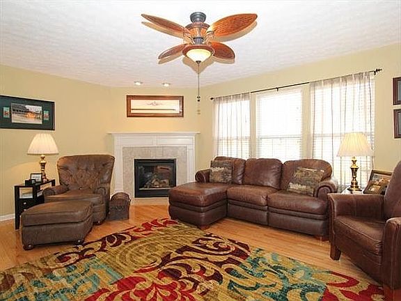 4th image of 1126 Sparrowwood Blvd