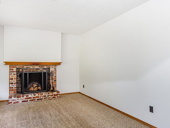 3rd image of 764 NW Connell Ave