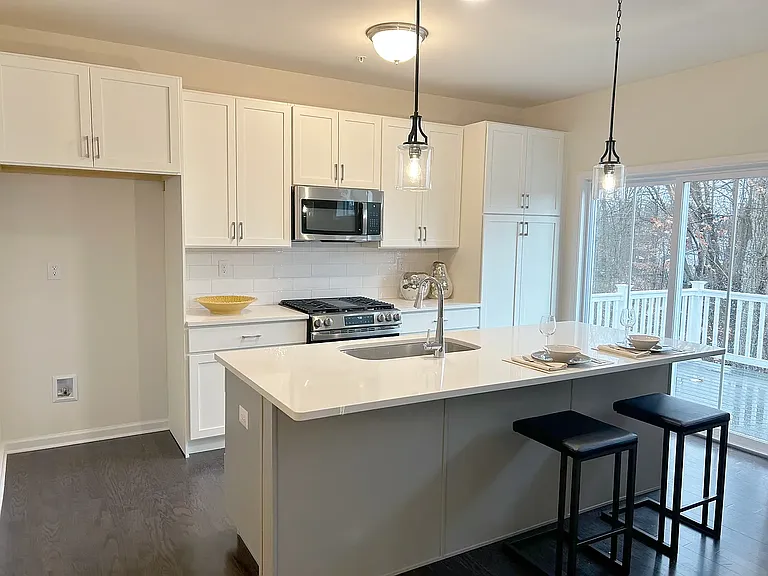 110 Cobblestone Dr — Photo 4