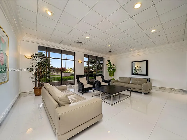 5700 Collins Ave #8A — Photo 9