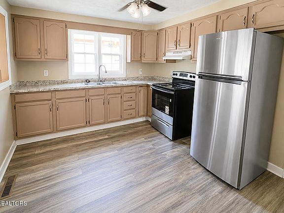 4th image of 1321 Brookside Ave