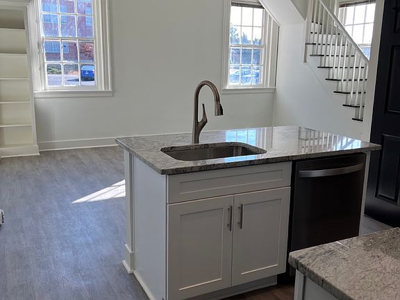 2nd image of 726 Mountain Rd #3