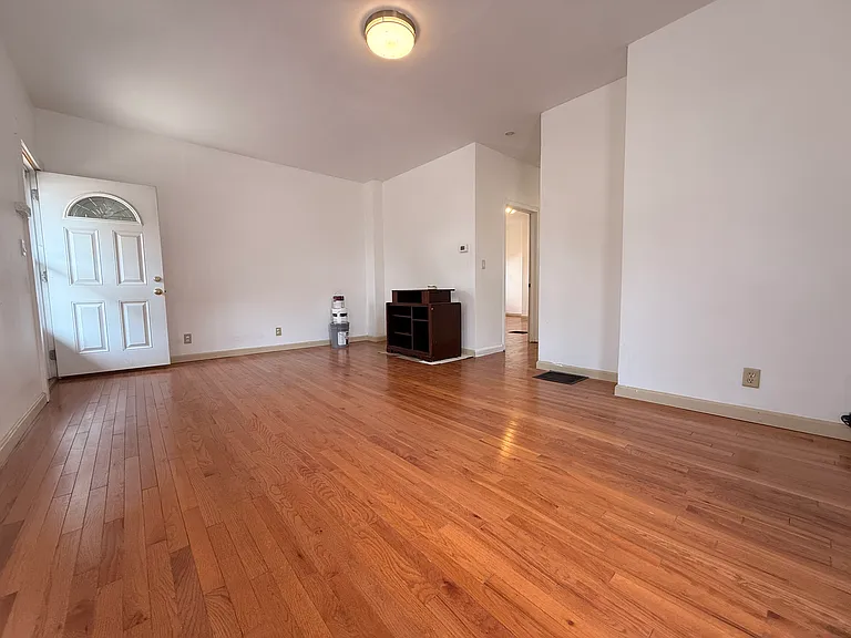 108-110 Russell St #1 — Photo 3