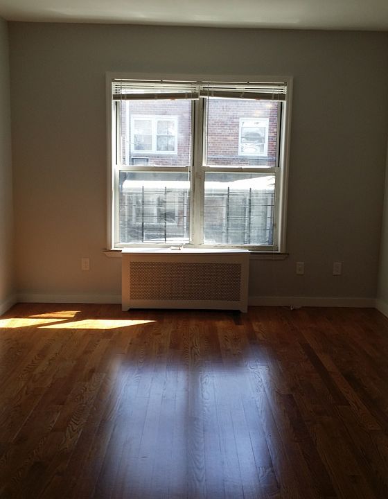 2nd image of 1875 E 18th St #2