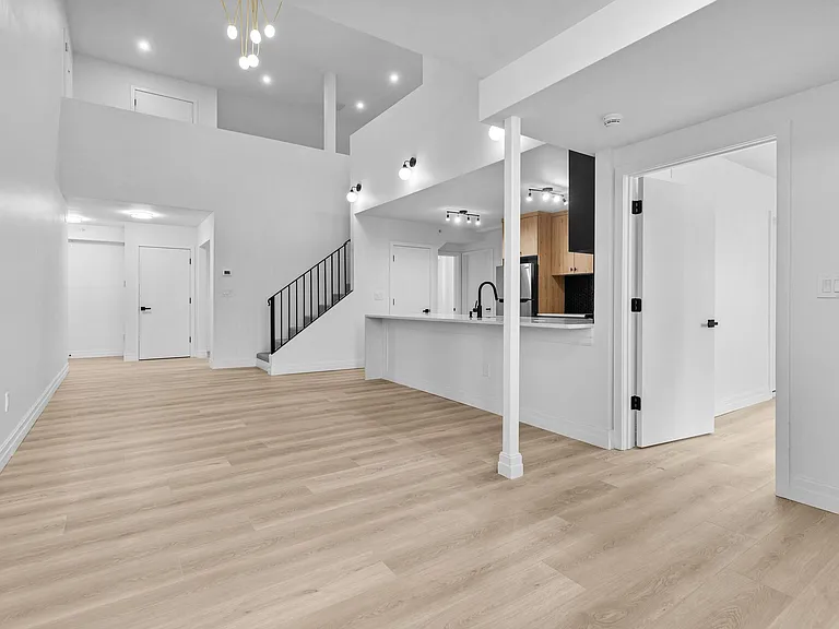 41 N Main St — Photo 7