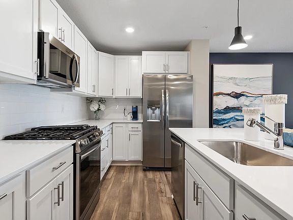 4th image of 21773 Dahlia Ln