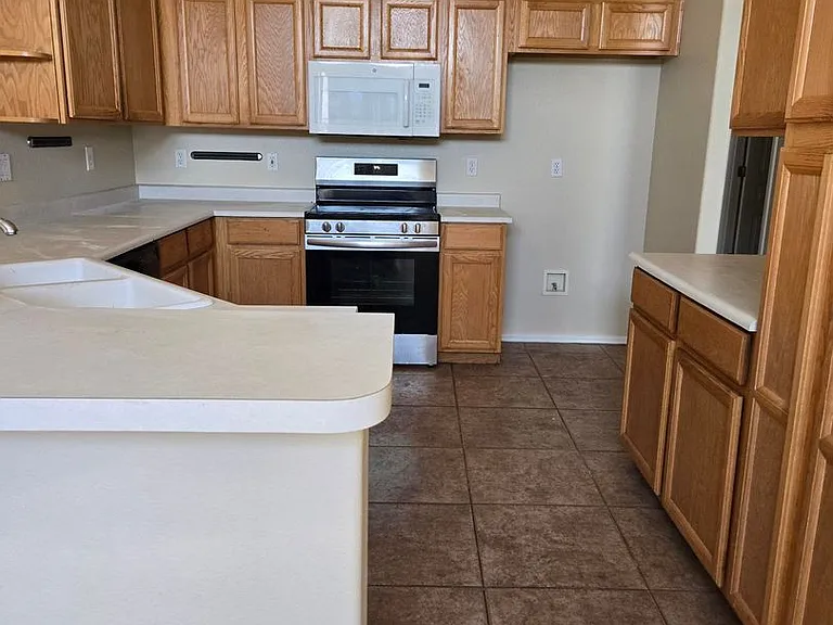 12160 N 83rd Dr — Photo 4