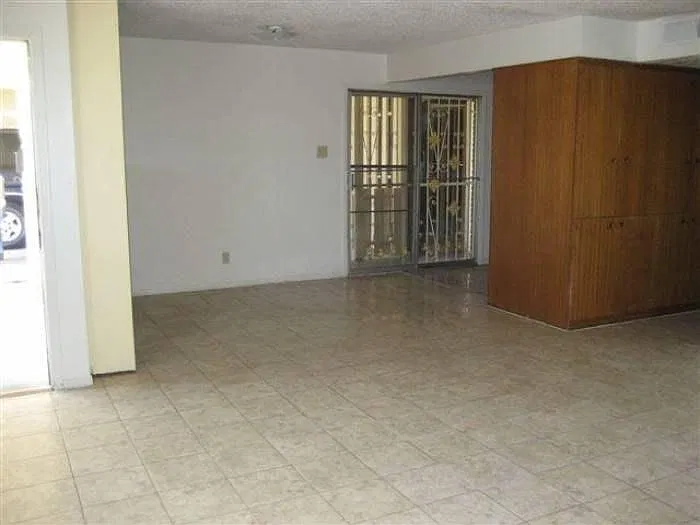 3 bed, 1712 sqft, $1,400 — Photo 2