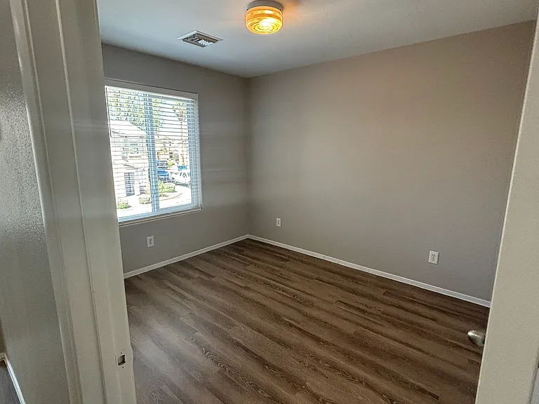 6081 Las Nubes Dr — Photo 7