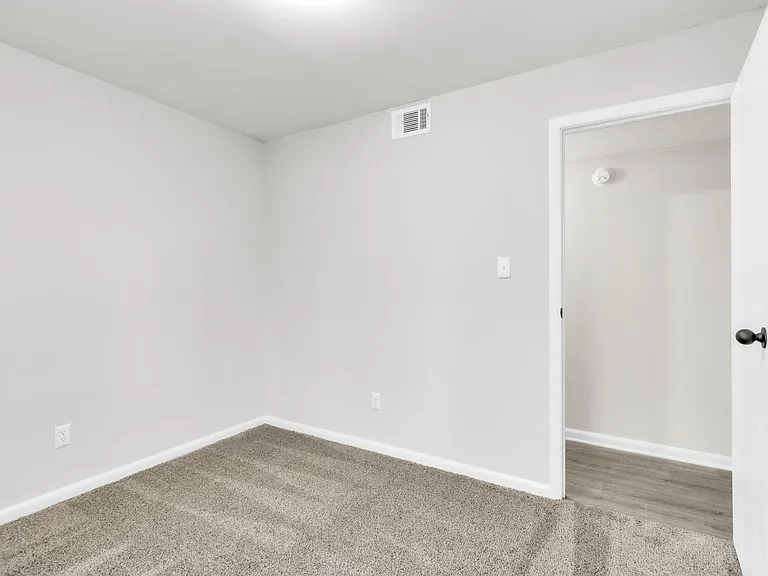 Country Creek Apartments — Photo 18