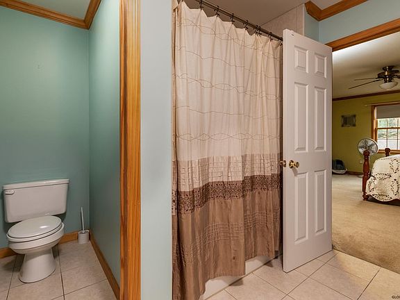 3rd image of 28 Stonehurst Dr