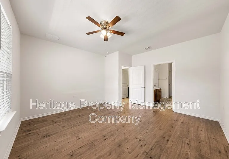 7347 Bluebonnet Bay — Photo 19