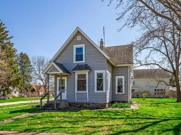 203 Locust St, Marengo, IL 60152