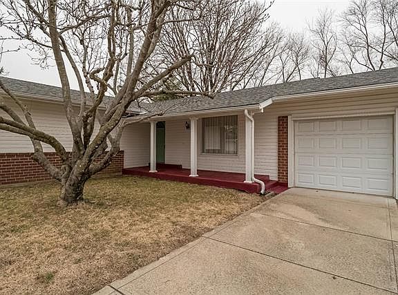 3rd image of 2115 Somerset Dr